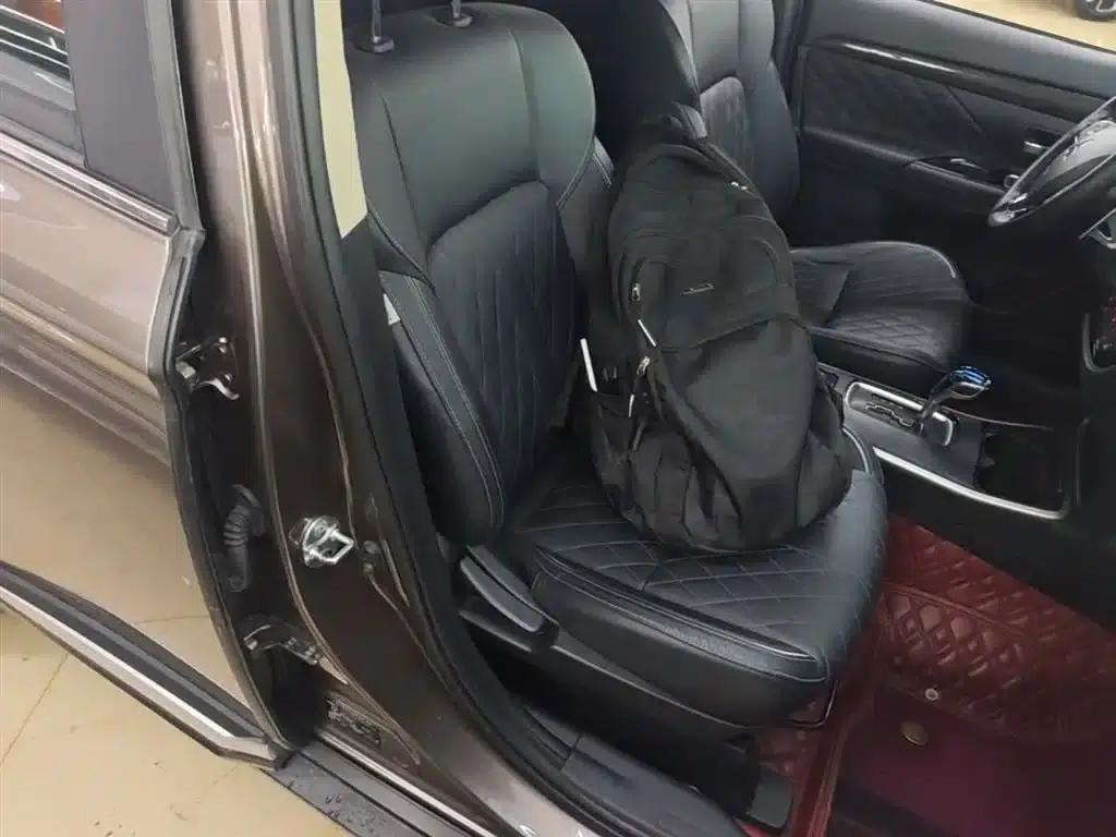 Outlander 2020 2.4L 4WD Luxury Edition 5-seater — миниатюра 25