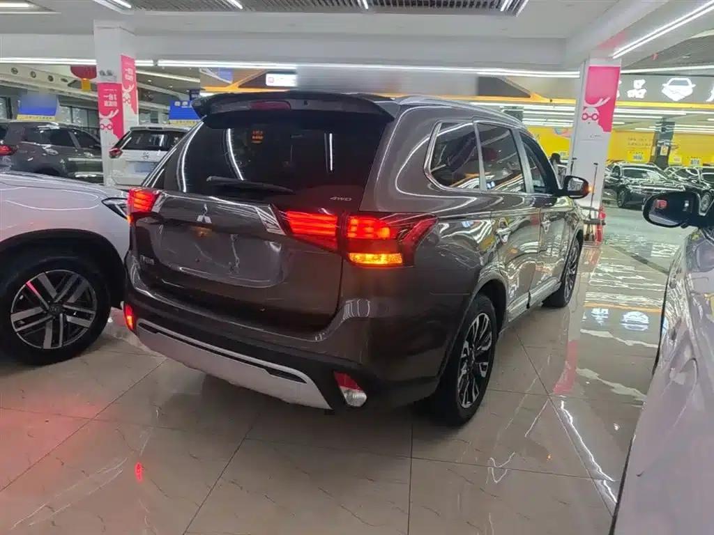 Outlander 2020 2.4L 4WD Luxury Edition 5-seater — миниатюра 7