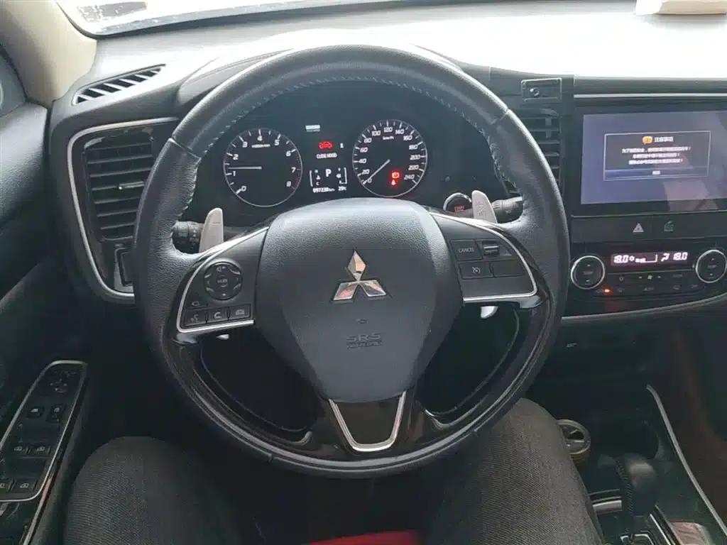 Outlander 2019 2.4L 4WD Enjoy Edition 7-seater National V Emission Standard — миниатюра 11