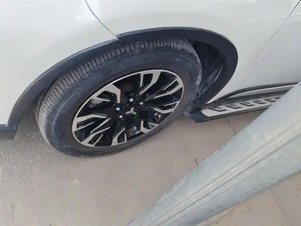 Outlander 2019 2.4L 4WD Enjoy Edition 7-seater National V Emission Standard — миниатюра 23