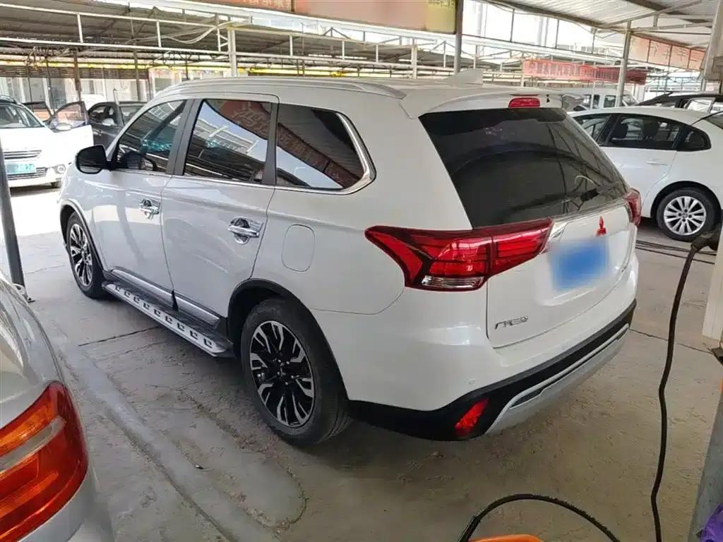 Outlander 2019 2.4L 4WD Enjoy Edition 7-seater National V Emission Standard — миниатюра 5