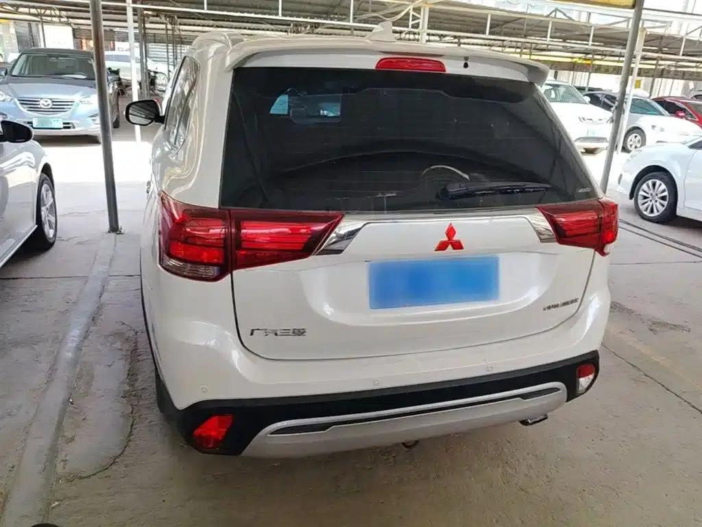 Outlander 2019 2.4L 4WD Enjoy Edition 7-seater National V Emission Standard — миниатюра 6
