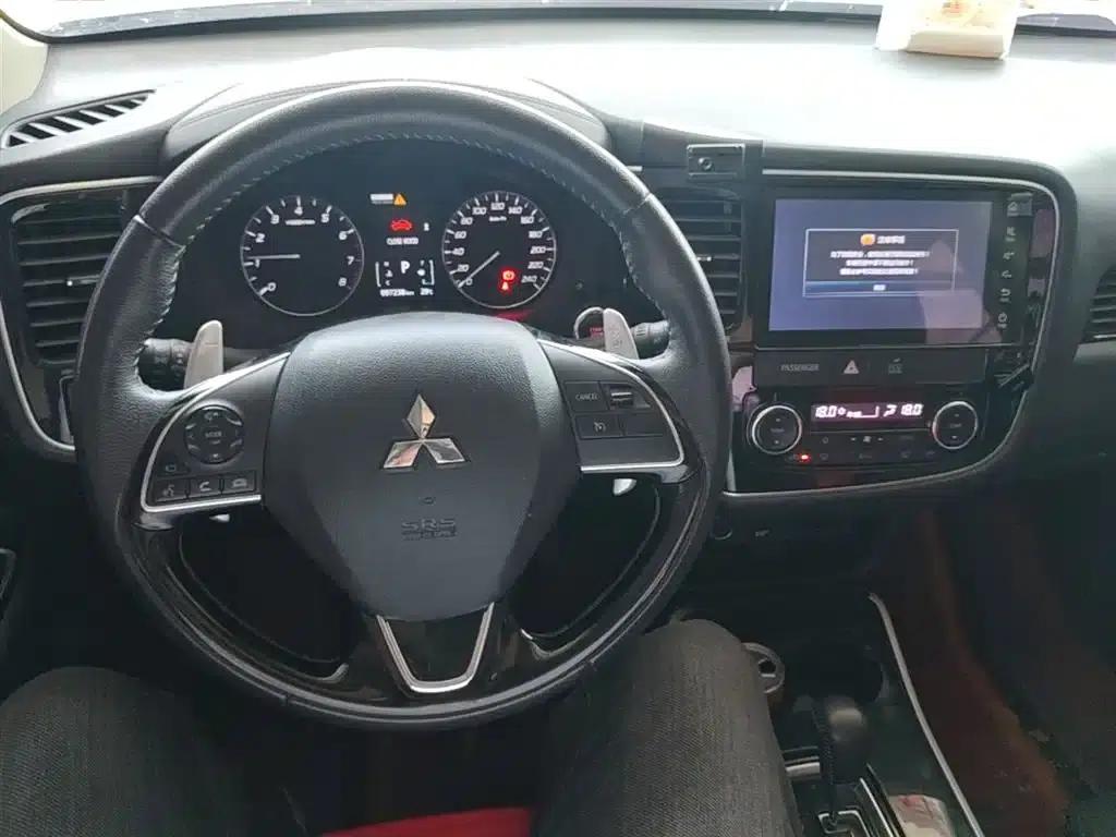 Outlander 2019 2.4L 4WD Enjoy Edition 7-seater National V Emission Standard — миниатюра 10