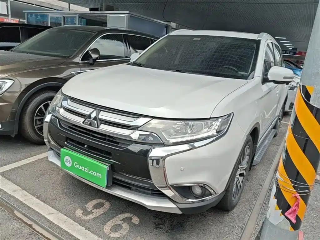 Outlander 2018 2.0L 2WD Joyful Edition 7-seater — миниатюра 1