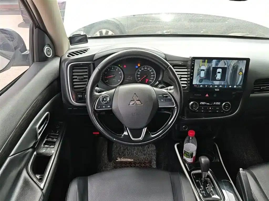 Outlander 2018 2.0L 2WD Joyful Edition 7-seater — миниатюра 11