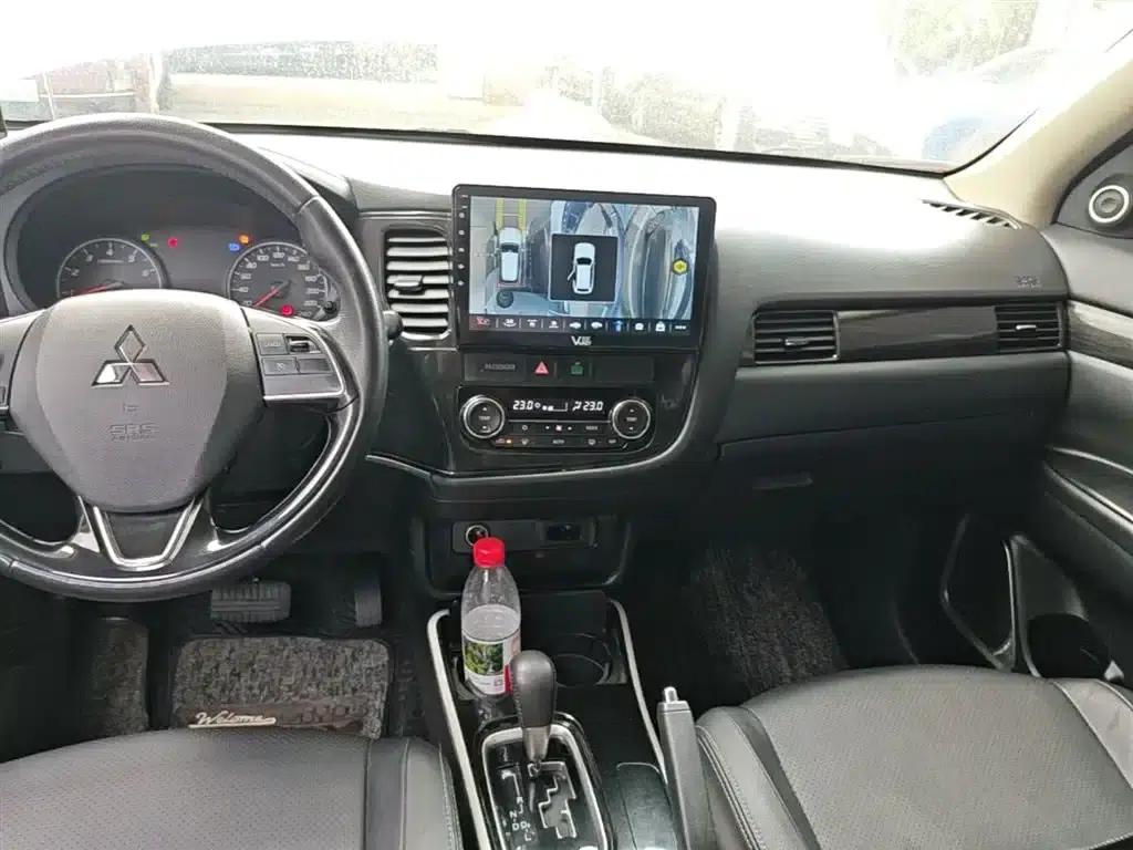 Outlander 2018 2.0L 2WD Joyful Edition 7-seater — миниатюра 13