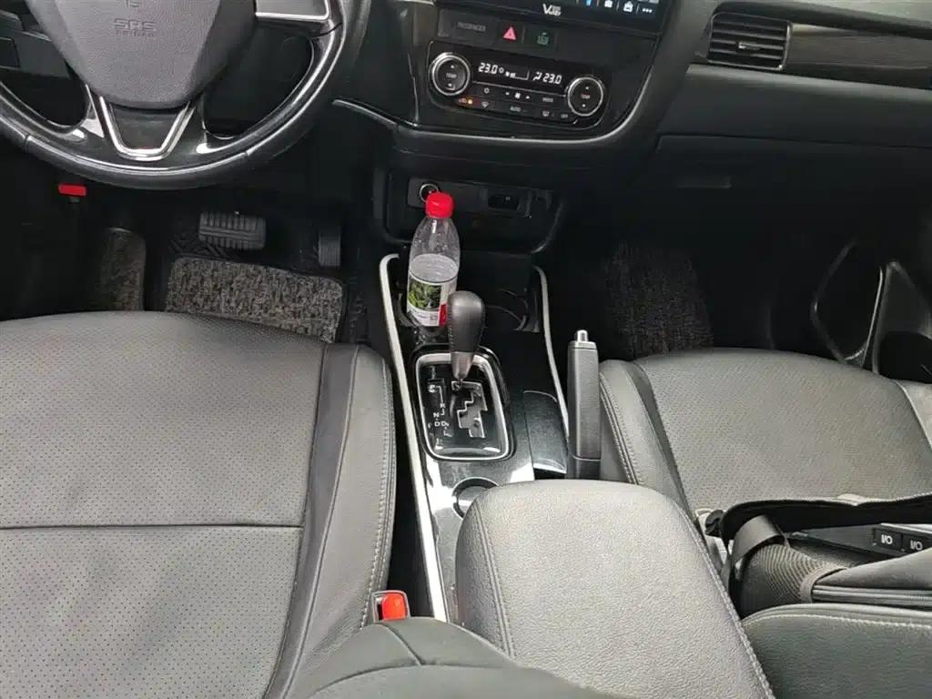 Outlander 2018 2.0L 2WD Joyful Edition 7-seater — миниатюра 14