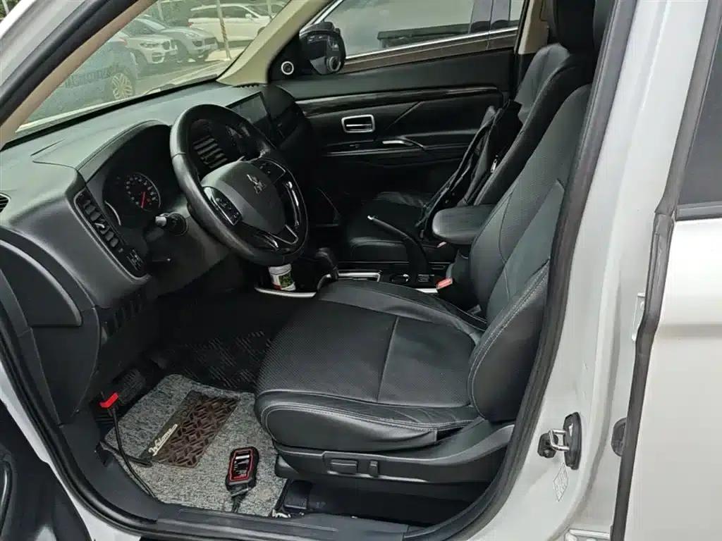 Outlander 2018 2.0L 2WD Joyful Edition 7-seater — миниатюра 15