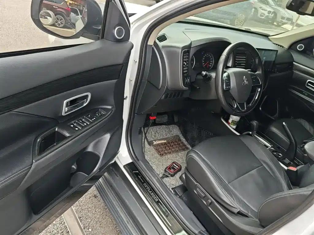 Outlander 2018 2.0L 2WD Joyful Edition 7-seater — миниатюра 16