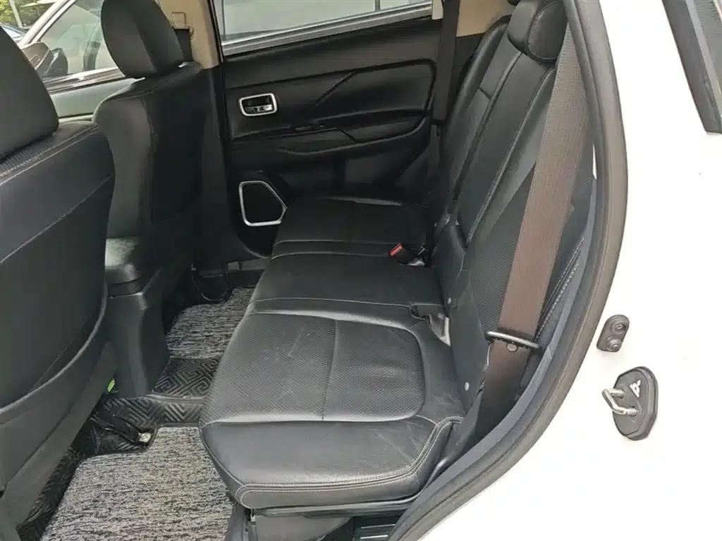 Outlander 2018 2.0L 2WD Joyful Edition 7-seater — миниатюра 17