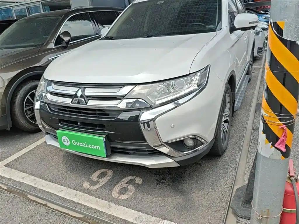 Outlander 2018 2.0L 2WD Joyful Edition 7-seater — миниатюра 24