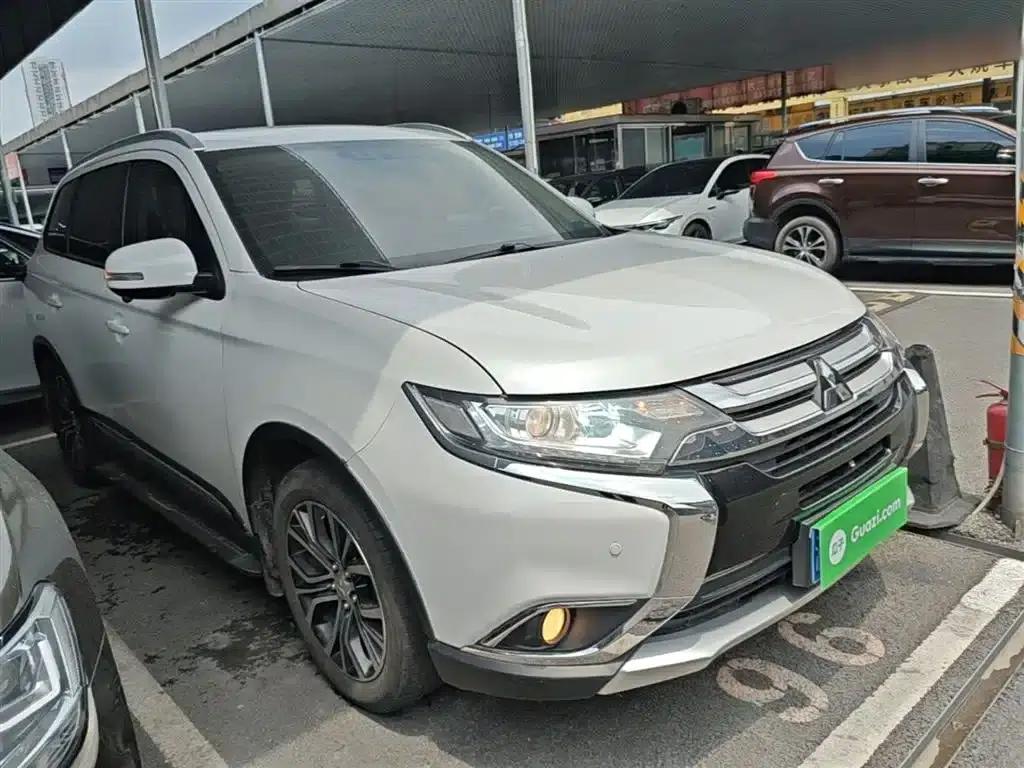 Outlander 2018 2.0L 2WD Joyful Edition 7-seater — миниатюра 4