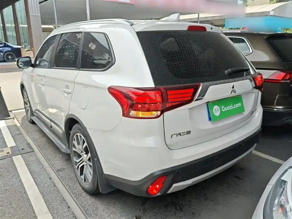 Outlander 2018 2.0L 2WD Joyful Edition 7-seater — миниатюра 5