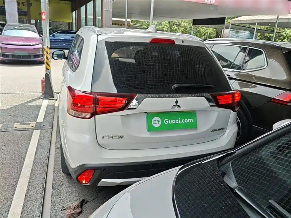 Outlander 2018 2.0L 2WD Joyful Edition 7-seater — миниатюра 6