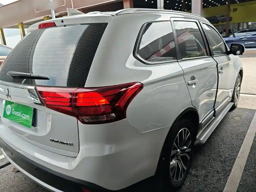 Outlander 2018 2.0L 2WD Joyful Edition 7-seater — миниатюра 7