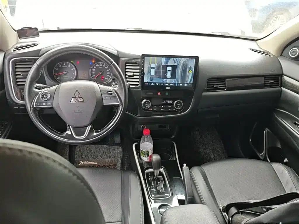Outlander 2018 2.0L 2WD Joyful Edition 7-seater — миниатюра 10