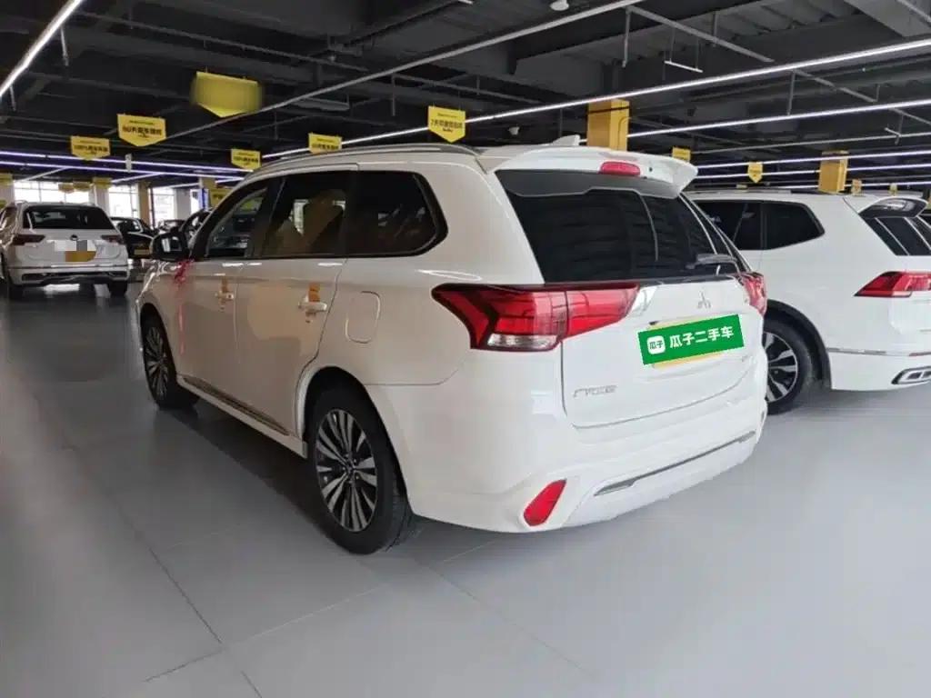 Outlander 2021 2.0L 2WD Enjoy Edition 5-seater — миниатюра 5