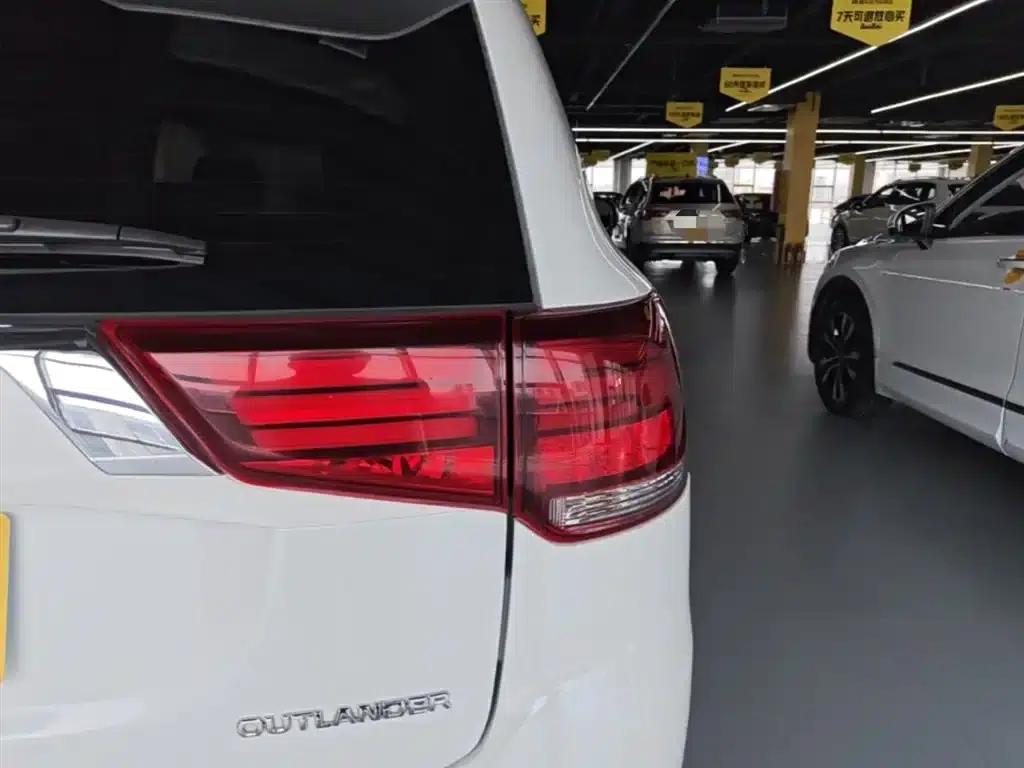 Outlander 2021 2.0L 2WD Enjoy Edition 5-seater — миниатюра 8