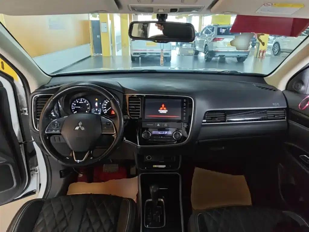 Outlander 2021 2.0L 2WD Enjoy Edition 5-seater — миниатюра 10