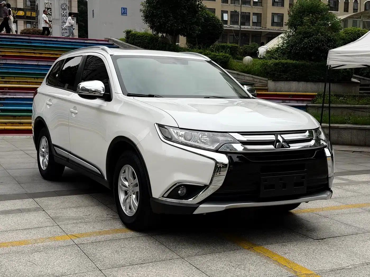 2016 Outlander Imported Model 2.0L 2WD Value Edition 5-Seater — миниатюра 3