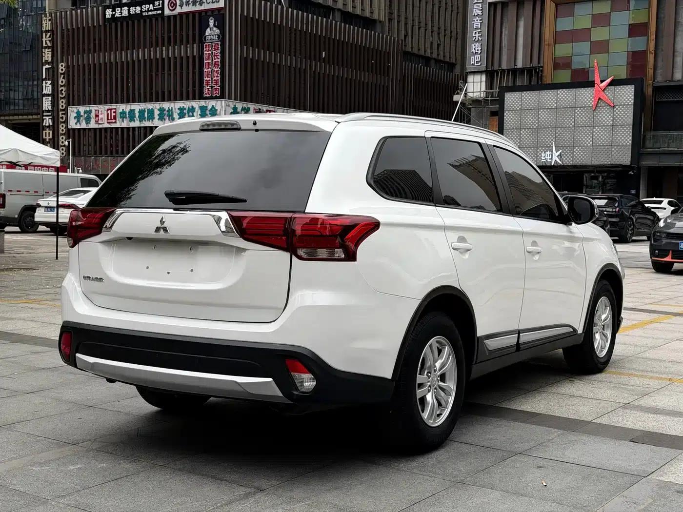 2016 Outlander Imported Model 2.0L 2WD Value Edition 5-Seater — миниатюра 4