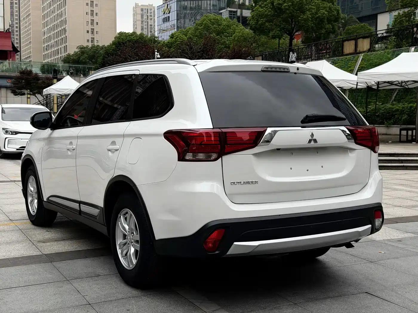 2016 Outlander Imported Model 2.0L 2WD Value Edition 5-Seater — миниатюра 6