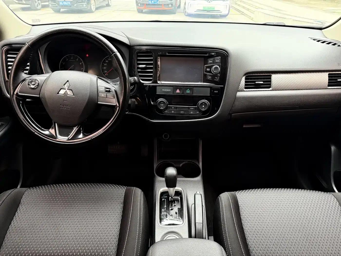 2016 Outlander Imported Model 2.0L 2WD Value Edition 5-Seater — миниатюра 7