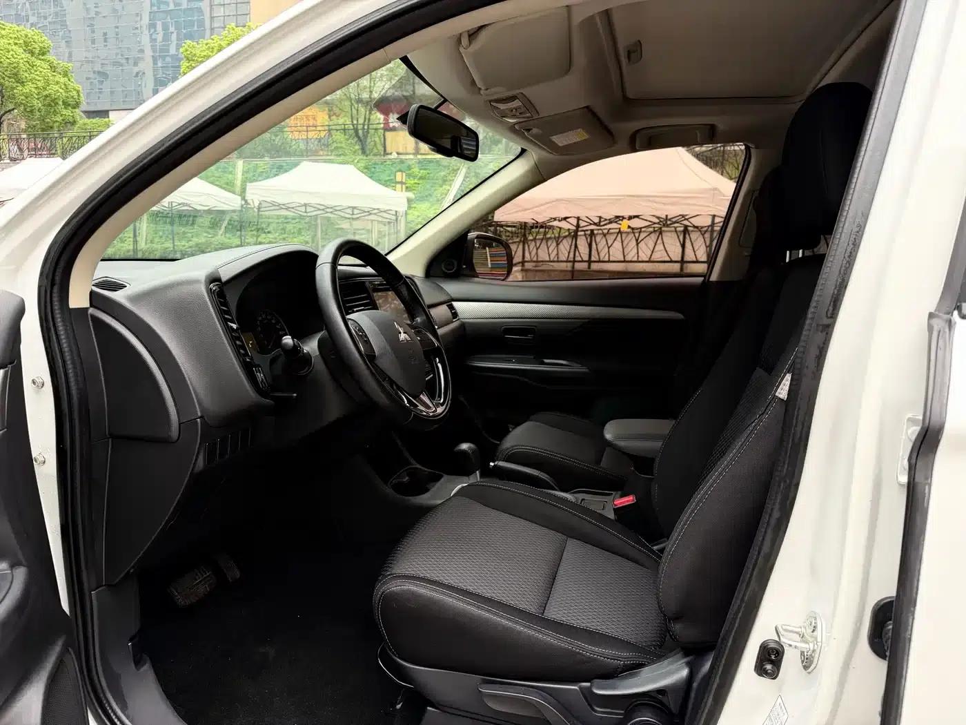 2016 Outlander Imported Model 2.0L 2WD Value Edition 5-Seater — миниатюра 8