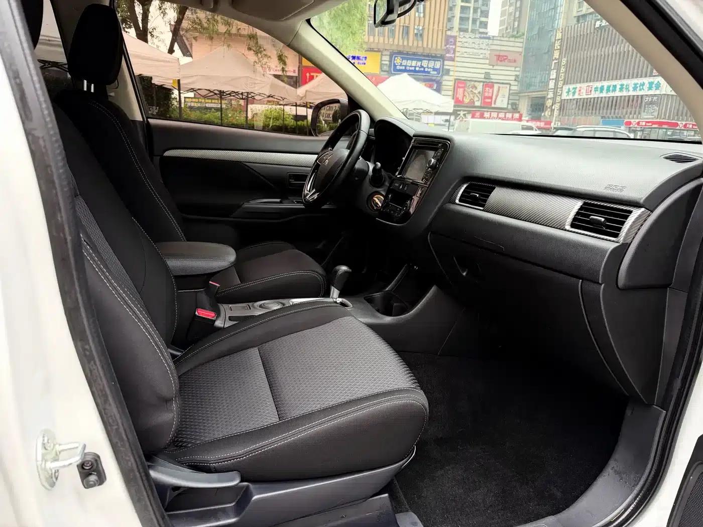 2016 Outlander Imported Model 2.0L 2WD Value Edition 5-Seater — миниатюра 10