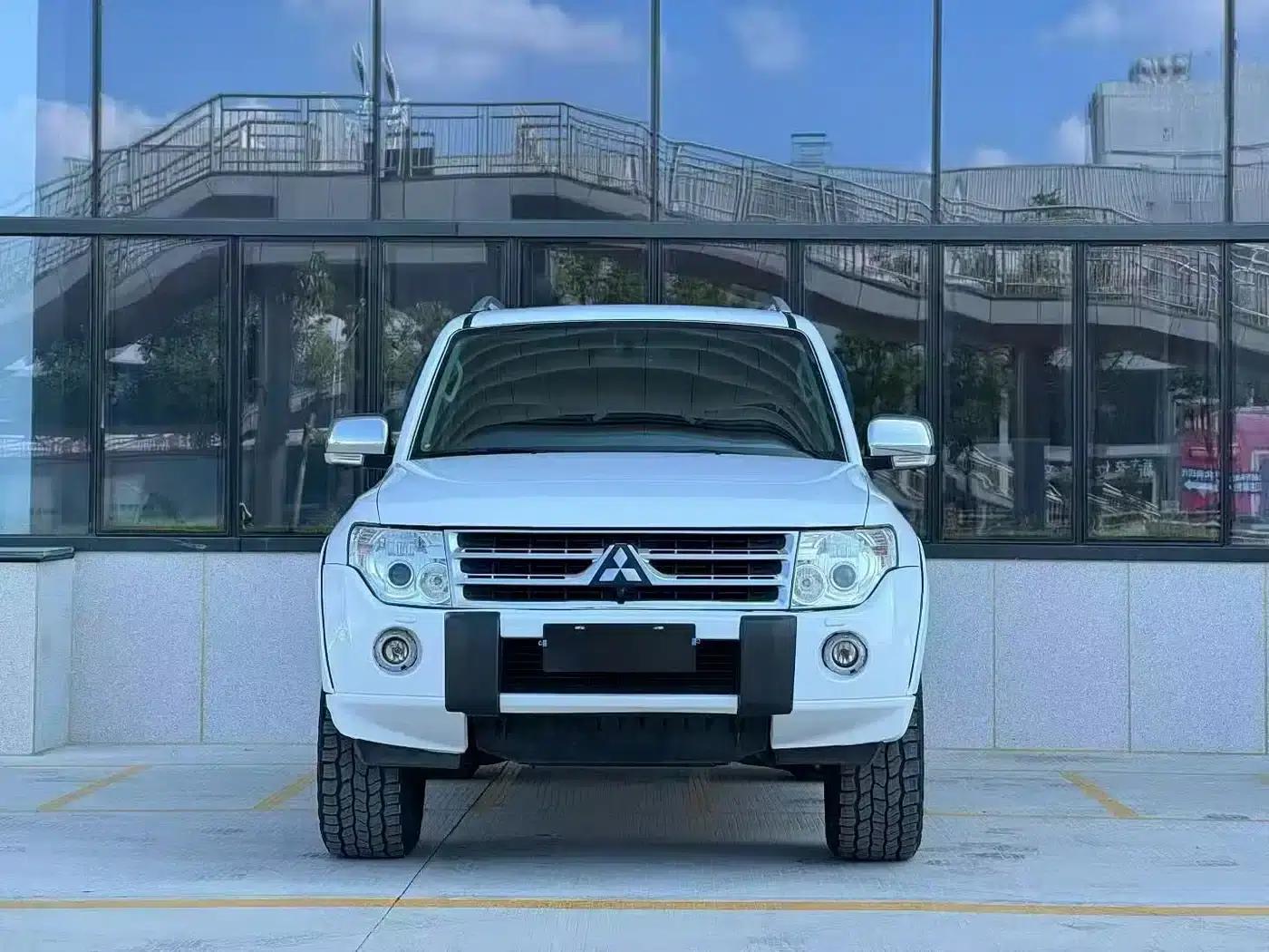 2009 Pajero Imported 3.8L Five-Door Premium Edition — миниатюра 2