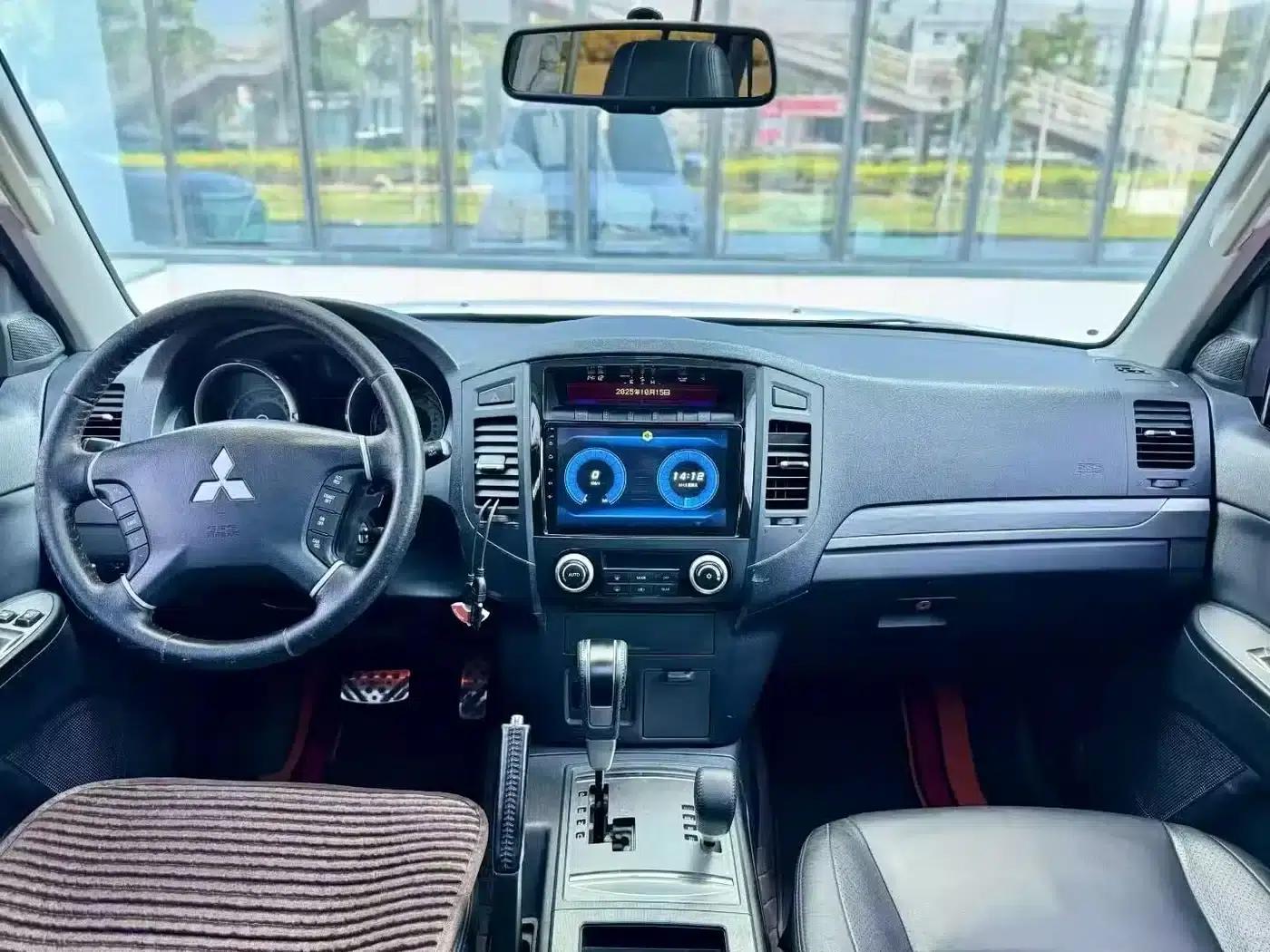 2009 Pajero Imported 3.8L Five-Door Premium Edition — миниатюра 6