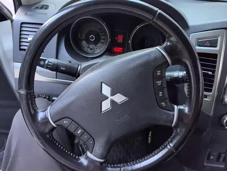 2015 Pajero Imported 3.0L Automatic Elite Super Edition (National V Emission Standard) — миниатюра 15