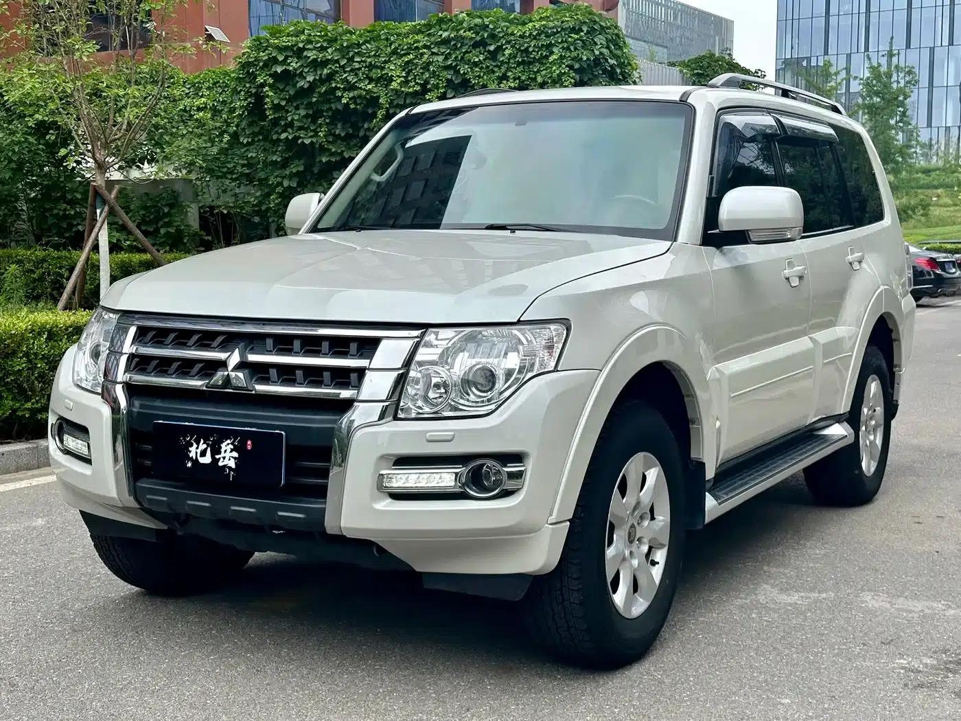 2019 Pajero Imported 3.0L Automatic Standard Edition — миниатюра 1