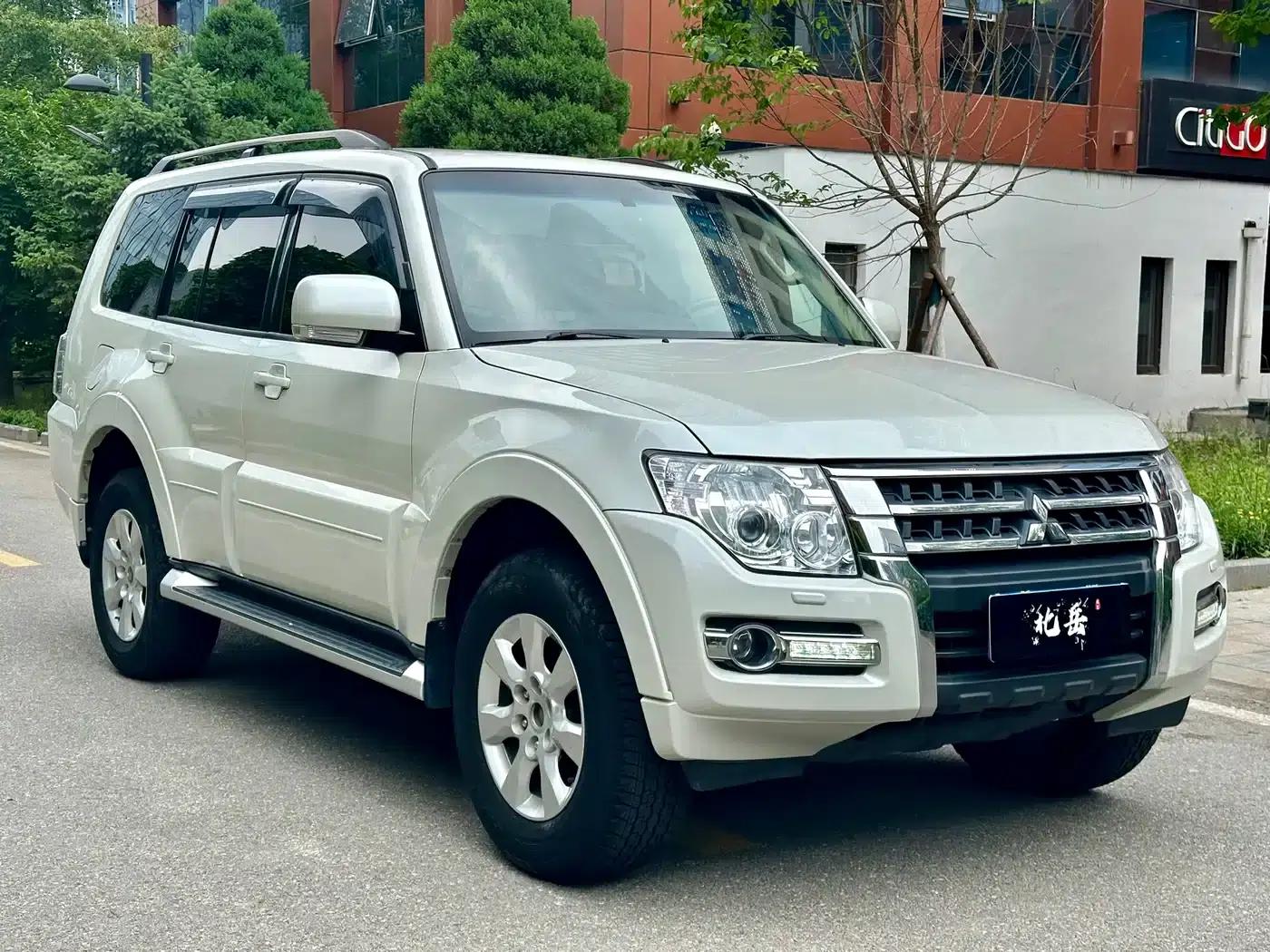 2019 Pajero Imported 3.0L Automatic Standard Edition — миниатюра 2