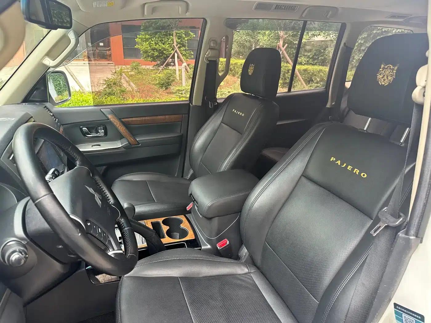 2019 Pajero Imported 3.0L Automatic Standard Edition — миниатюра 11