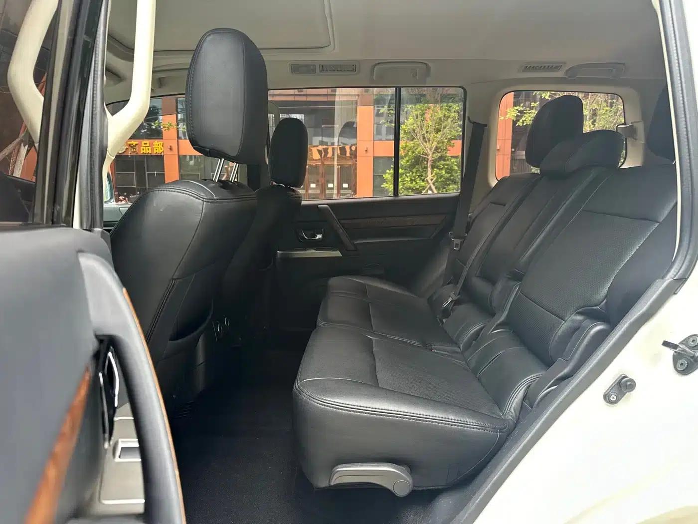 2019 Pajero Imported 3.0L Automatic Standard Edition — миниатюра 12