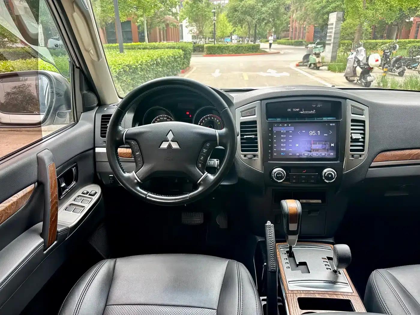 2019 Pajero Imported 3.0L Automatic Standard Edition — миниатюра 14