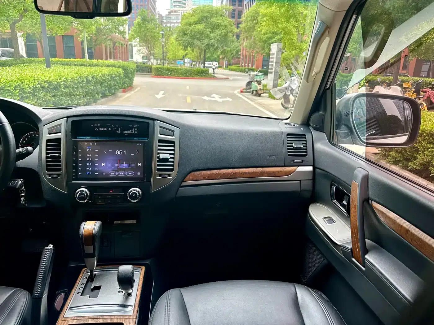 2019 Pajero Imported 3.0L Automatic Standard Edition — миниатюра 15