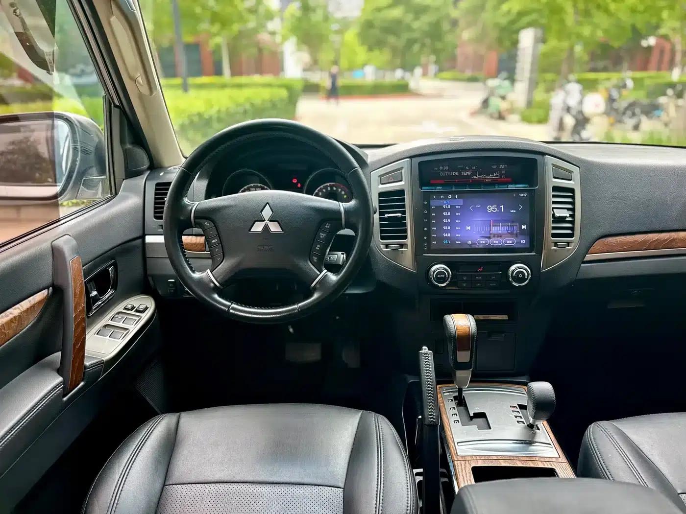 2019 Pajero Imported 3.0L Automatic Standard Edition — миниатюра 16