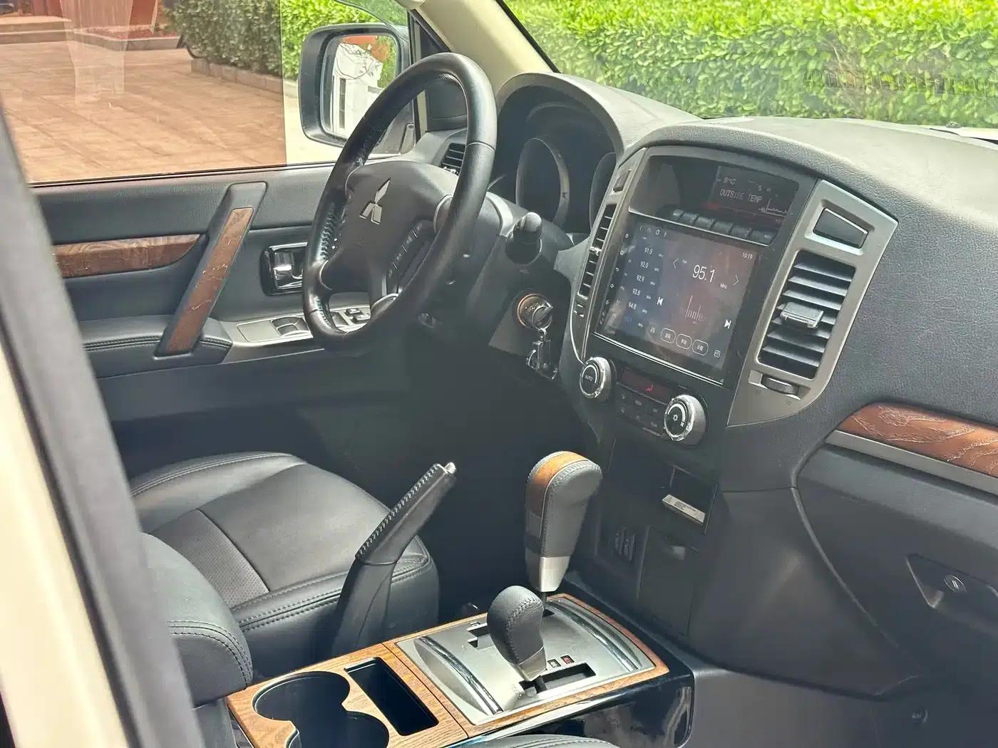 2019 Pajero Imported 3.0L Automatic Standard Edition — миниатюра 17