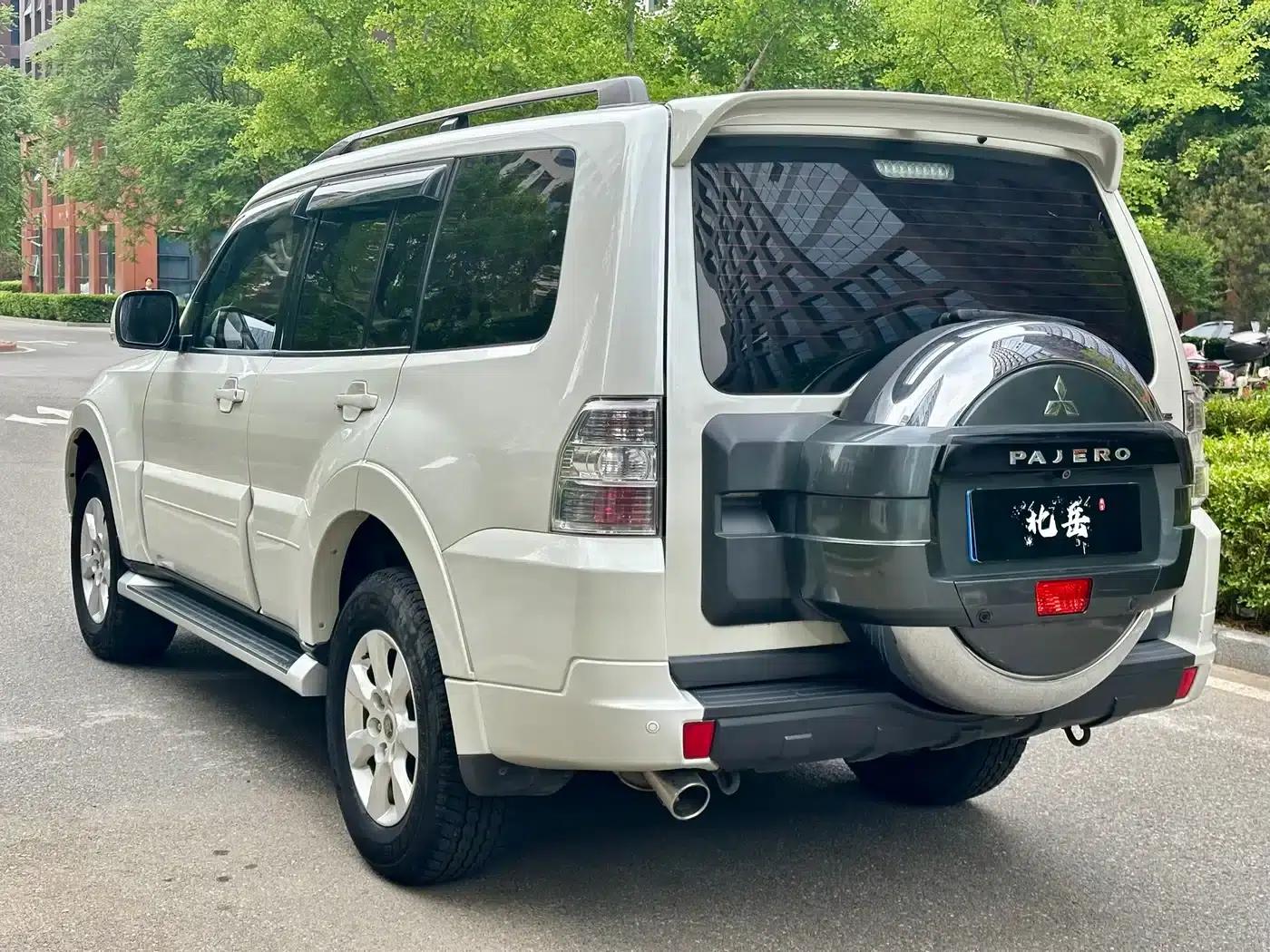 2019 Pajero Imported 3.0L Automatic Standard Edition — миниатюра 5