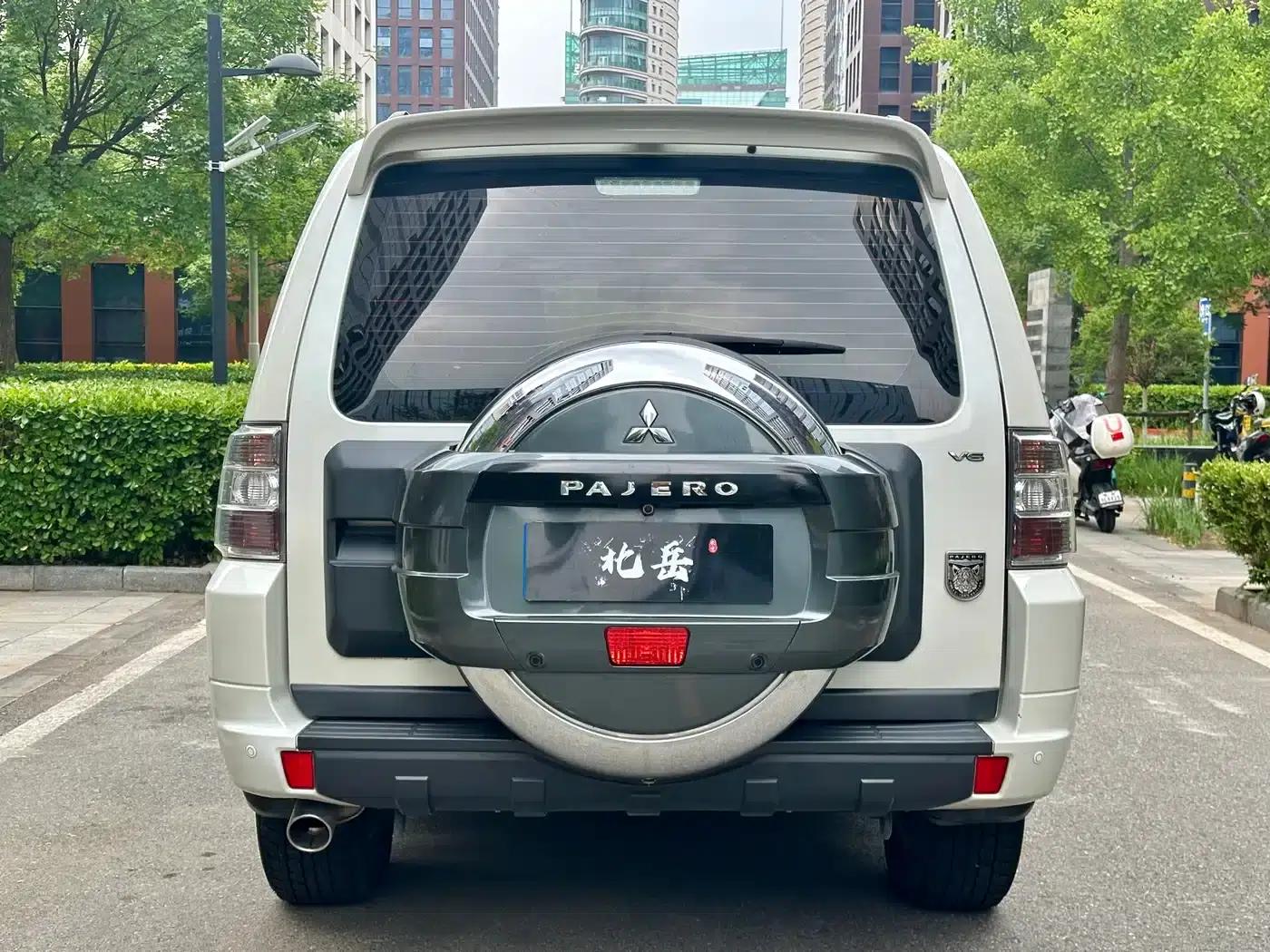 2019 Pajero Imported 3.0L Automatic Standard Edition — миниатюра 6