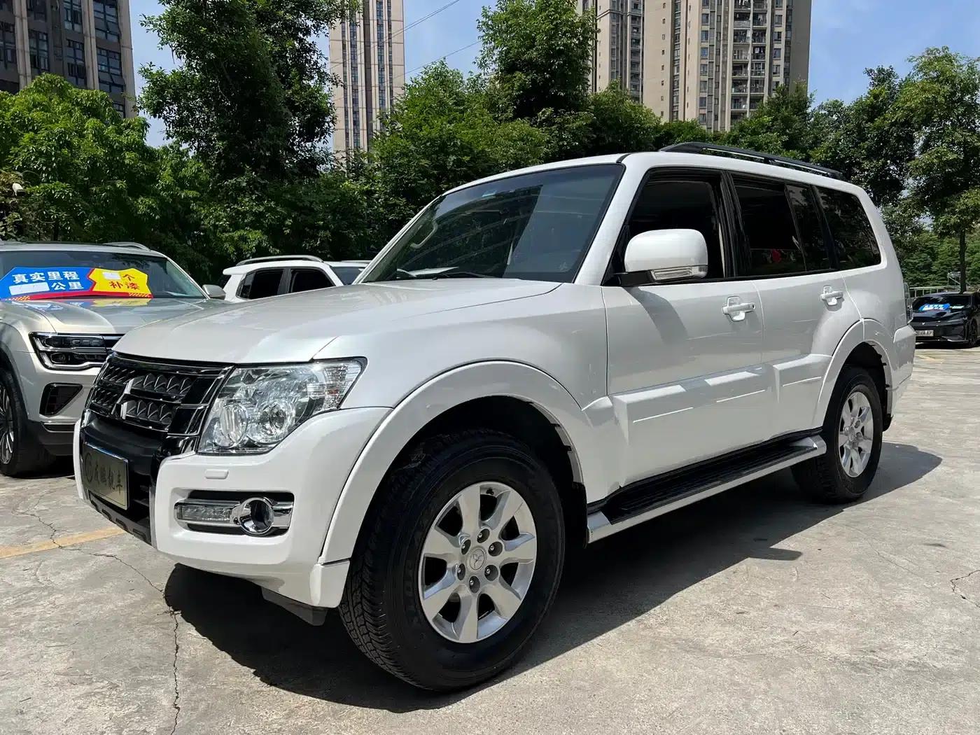 2020 Pajero Imported 3.0L Automatic Standard Edition — миниатюра 1