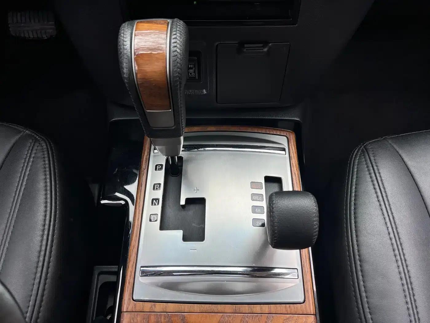2020 Pajero Imported 3.0L Automatic Standard Edition — миниатюра 14