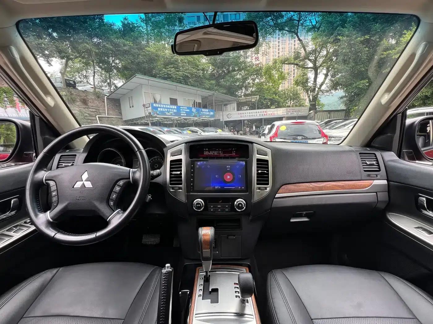 2020 Pajero Imported 3.0L Automatic Standard Edition — миниатюра 15