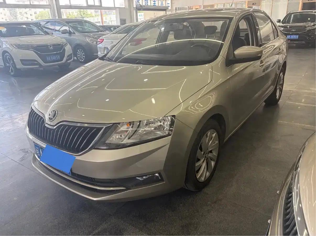 Rapid 2018 1.6L Automatic Comfort Edition — миниатюра 1
