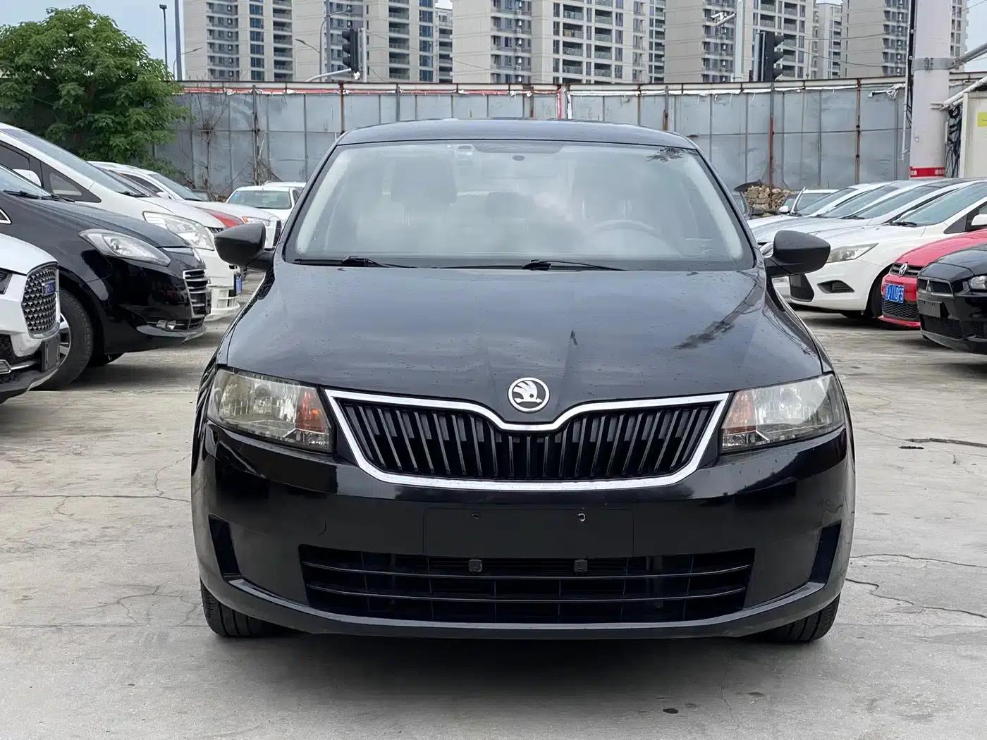 Rapid 2013 1.6L Manual Comfortline — миниатюра 2