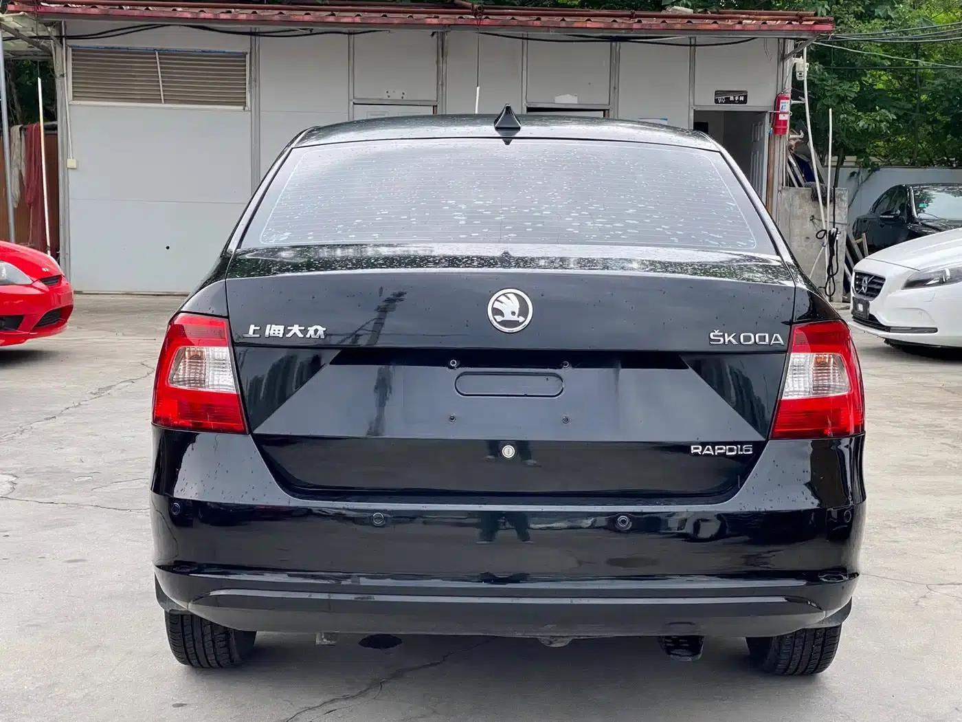 Rapid 2013 1.6L Manual Comfortline — миниатюра 11