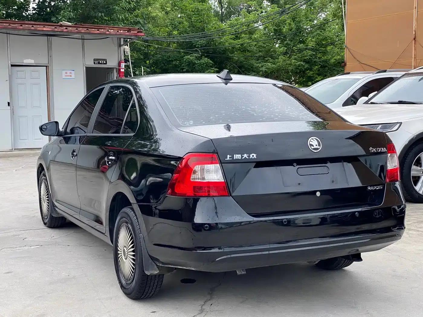 Rapid 2013 1.6L Manual Comfortline — миниатюра 12