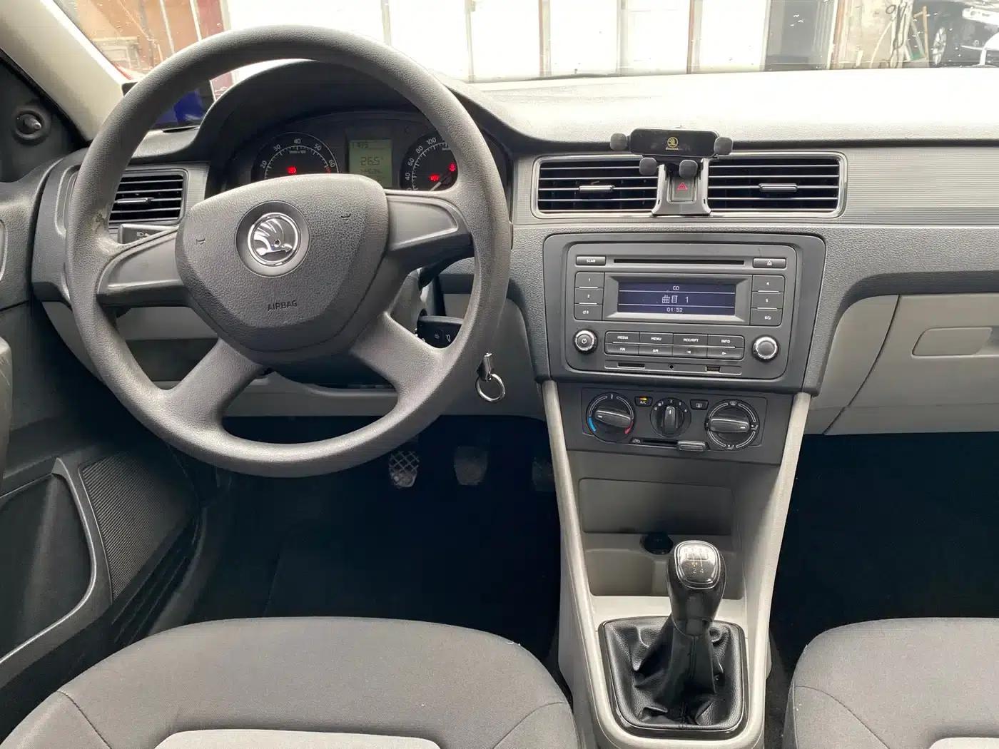 Rapid 2013 1.6L Manual Comfortline — миниатюра 4